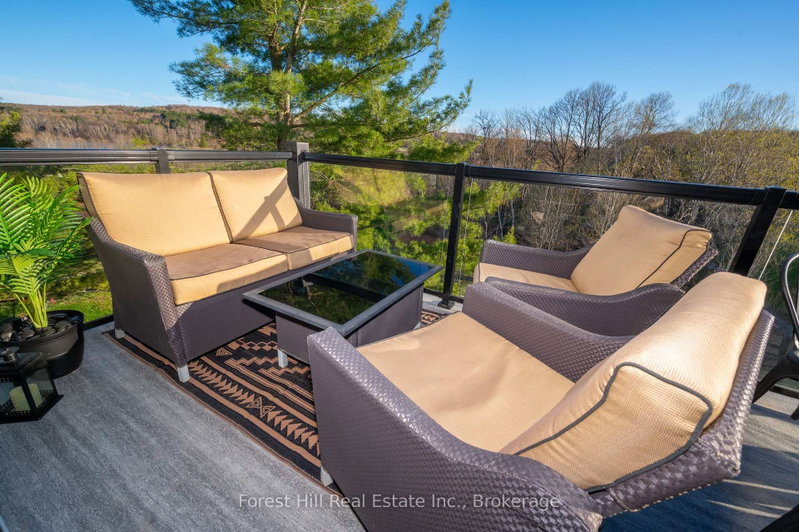 54-303 - 1235 Deerhurst Drive