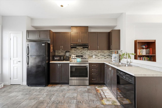 47 - 8 Hemlock Way E