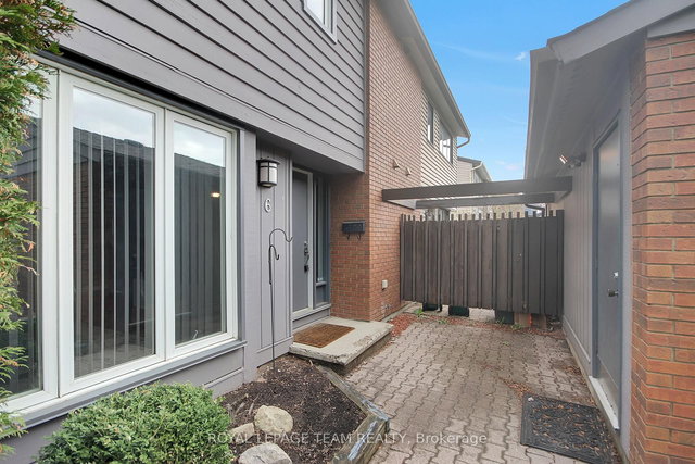 6 BURNETTS GROVE Circle