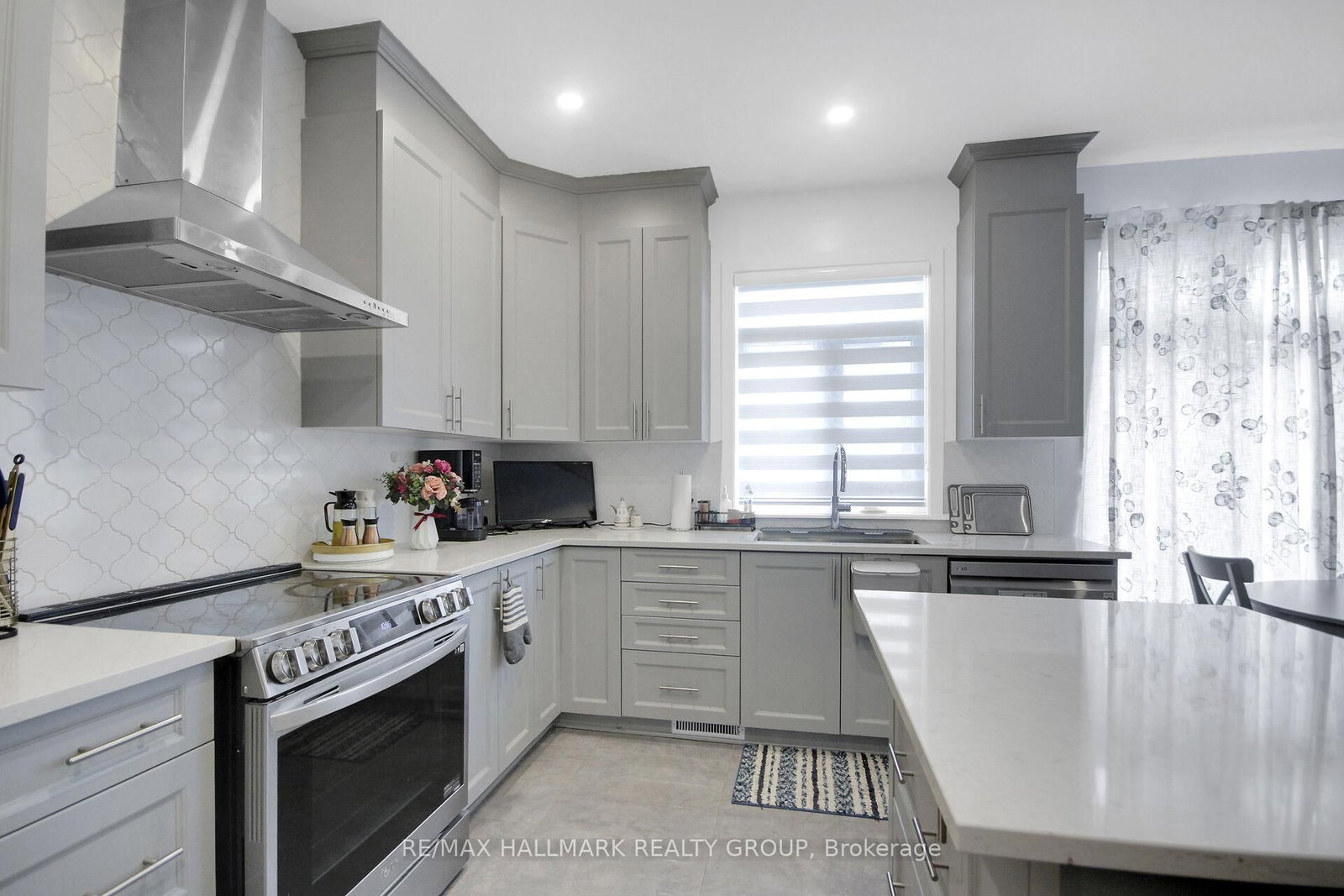 568 Bobolink Ridge • Ottawa, ON photo 12