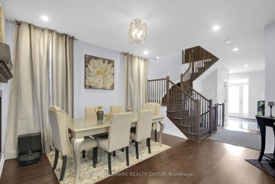 568 Bobolink Ridge • Ottawa, ON photo 5