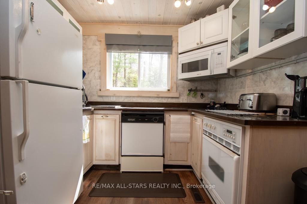 1130 Towering Oaks Drive • Minden Hills, ON photo 10
