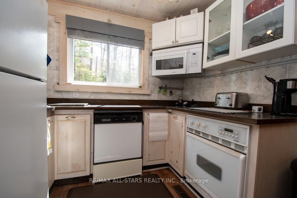 1130 Towering Oaks Drive • Minden Hills, ON photo 11