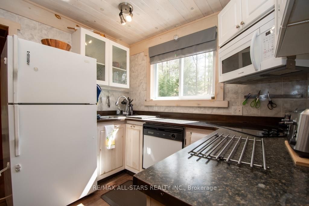 1130 Towering Oaks Drive • Minden Hills, ON photo 12