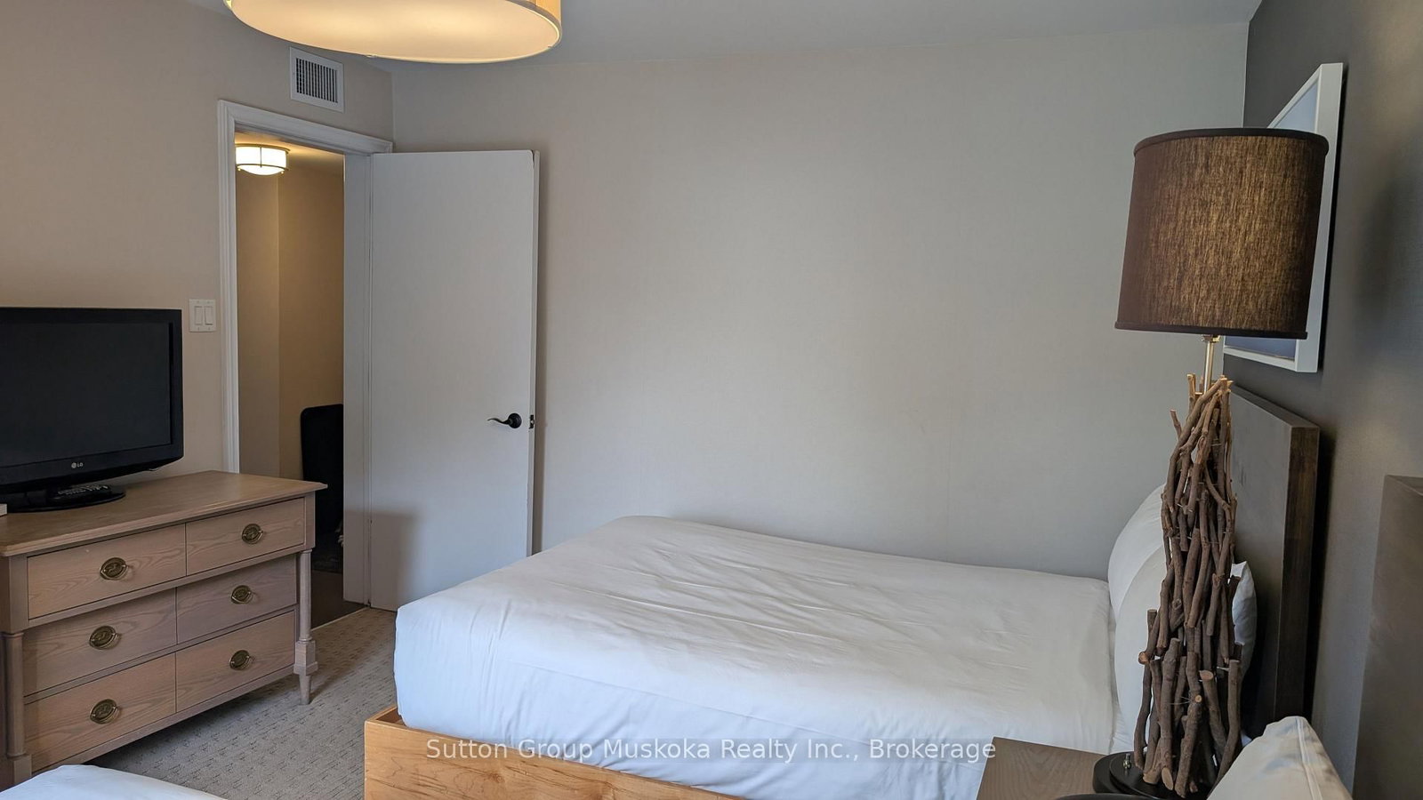 1235 Deerhurst Drive, Unit 52-207 - Photo 10