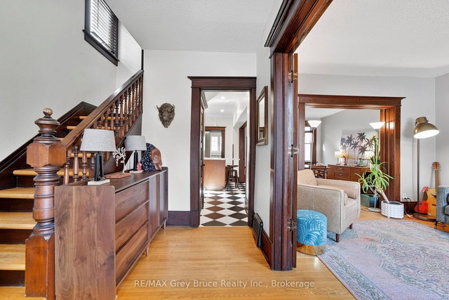 407 5th Street E