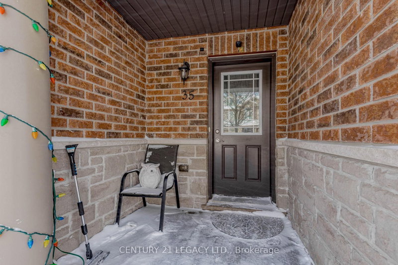 35 OLDFIELD Dr photo 3