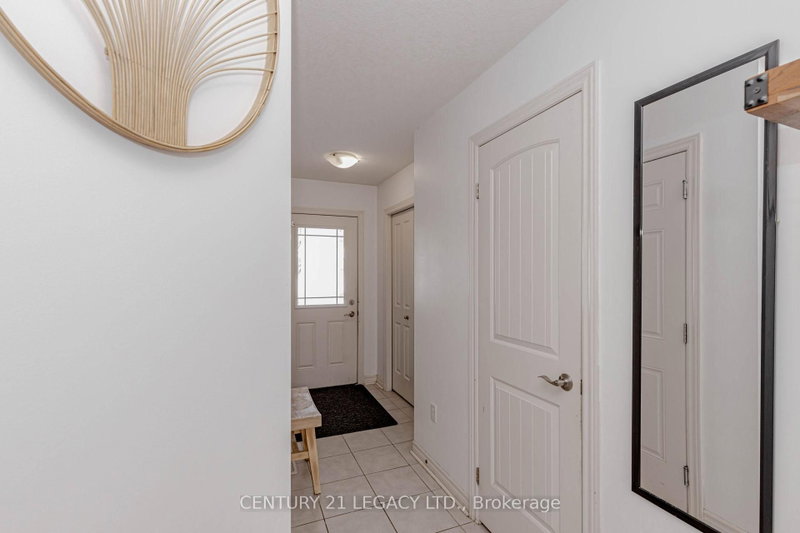 35 OLDFIELD Dr photo 4