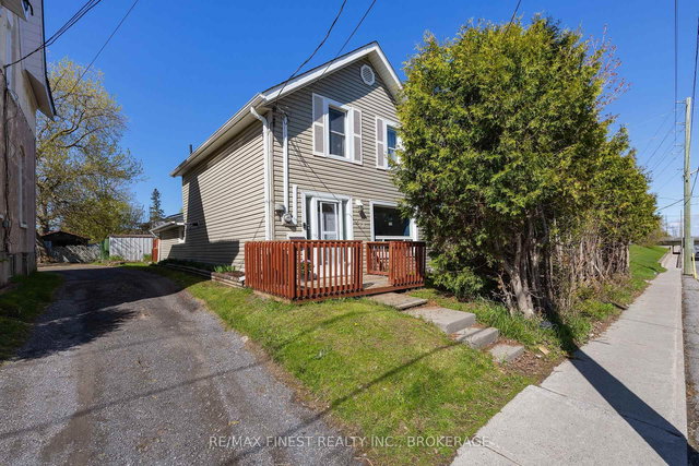 278 Centre Street N