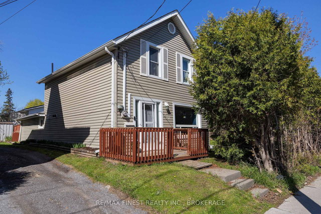 278 Centre Street N