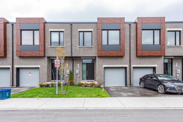 16 - 416 Dundas Street S