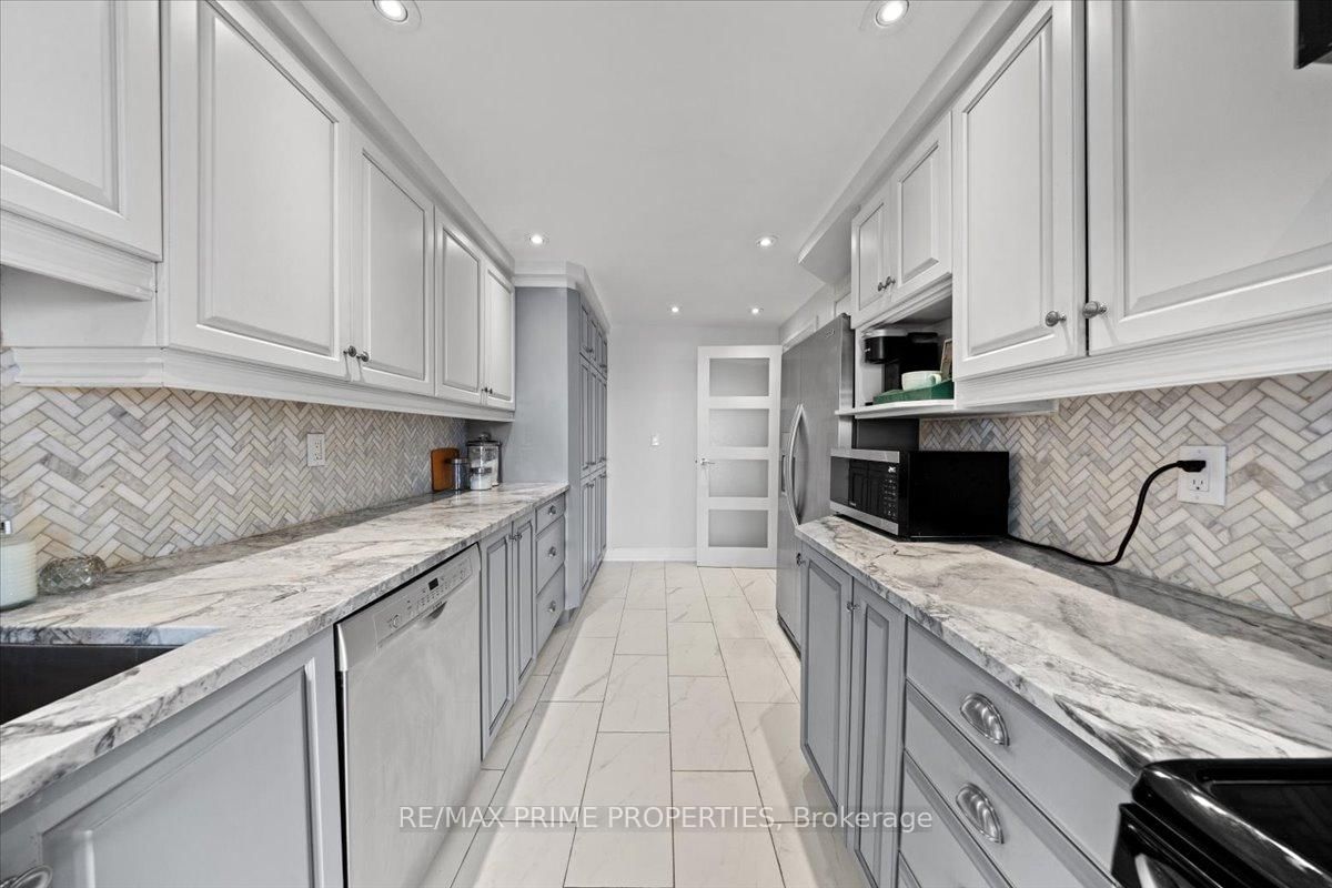 505 St Laurent Boulevard, Unit 804