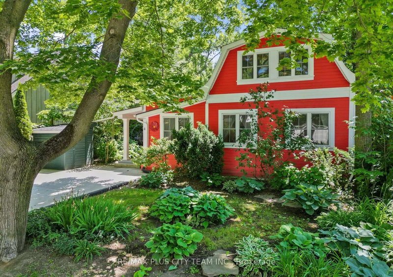 home for lease on 4 Wyckliffe Avenue