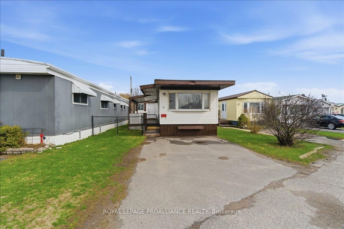 311 Dundas Street E, Unit 47