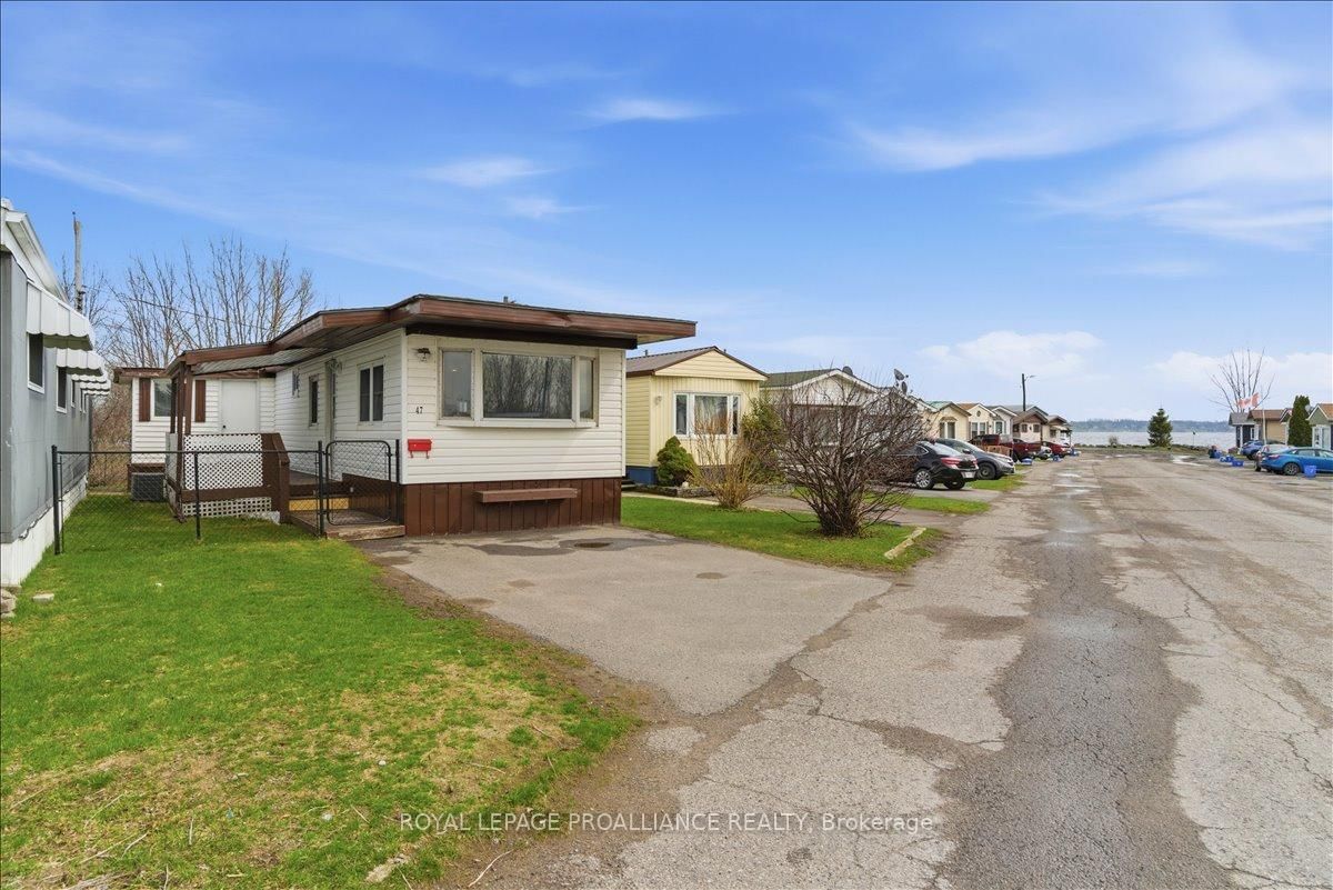 311 Dundas Street E, Unit 47
