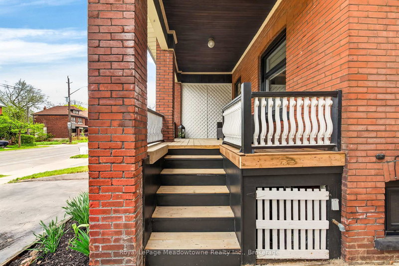 216 Maplewood Ave, Hamilton, L8M 1X8 | Image 3