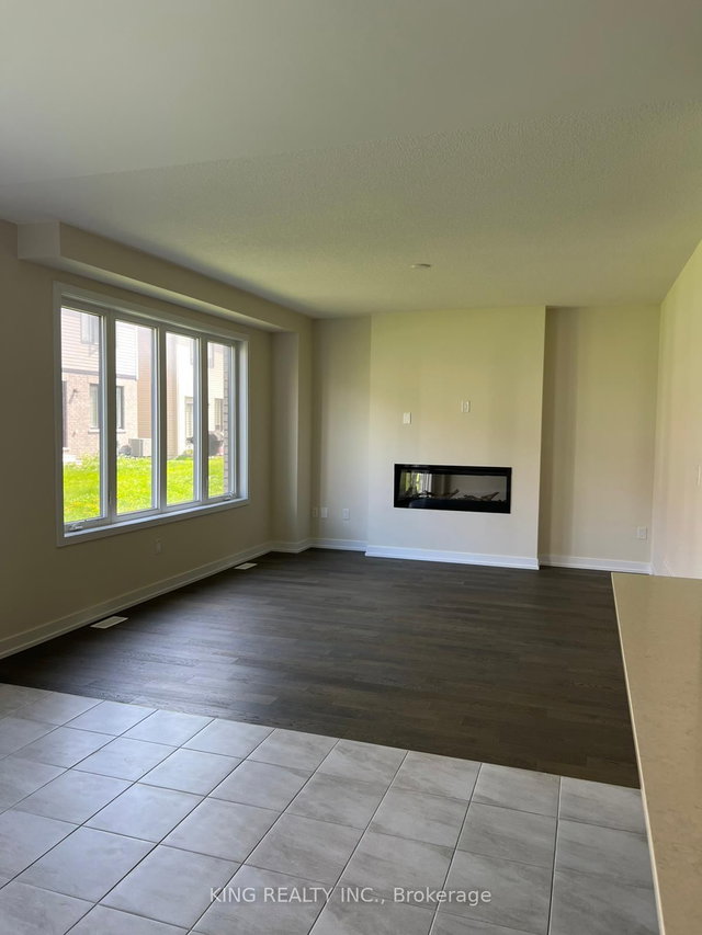 82 SUNFLOWER Crescent