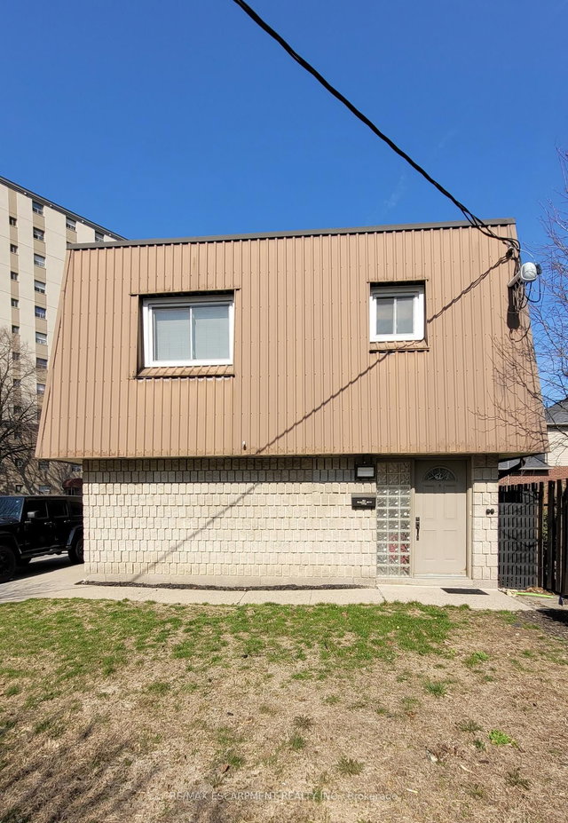 3 - 325 Fairview Street