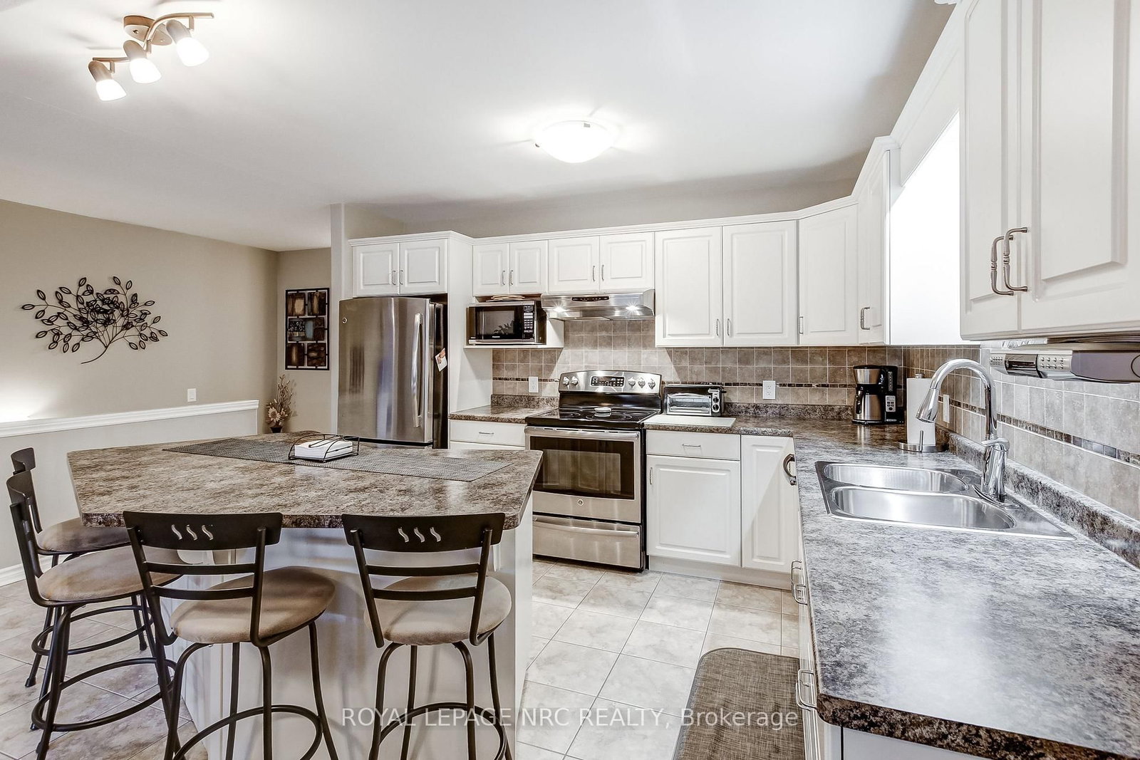 11 Rose Glen Crescent • Niagara-on-the-Lake, ON photo 12