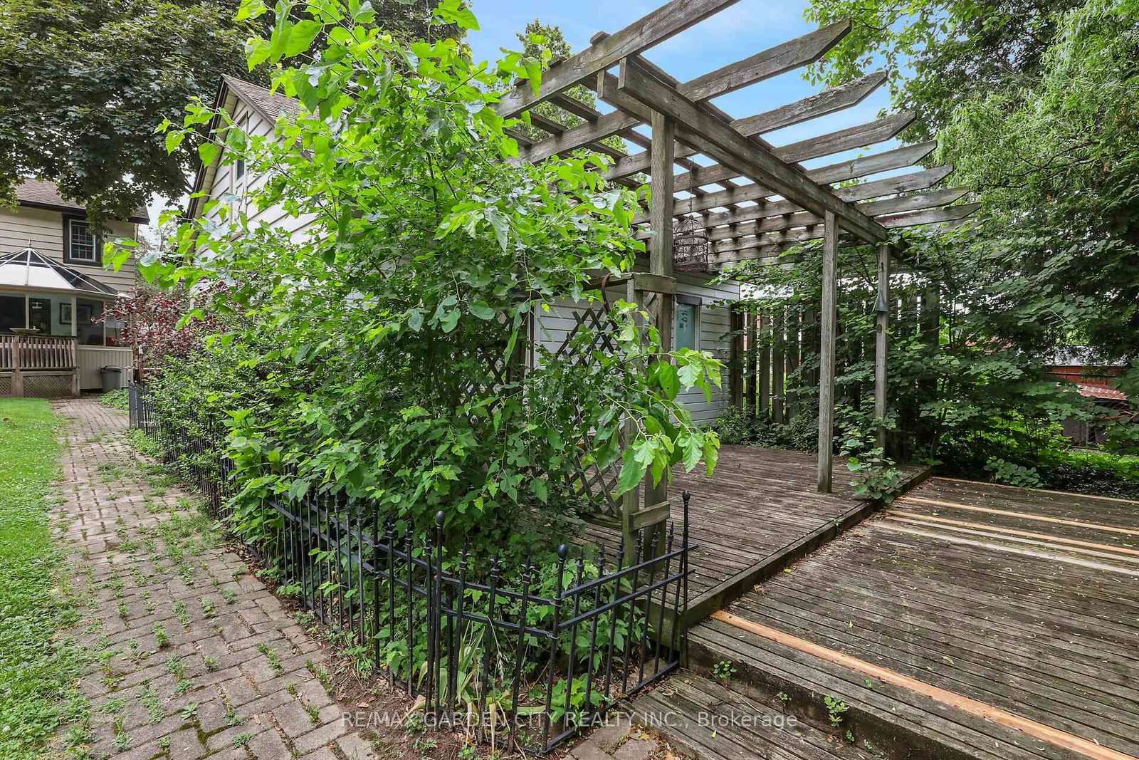 10 Maple Avenue - Photo 28
