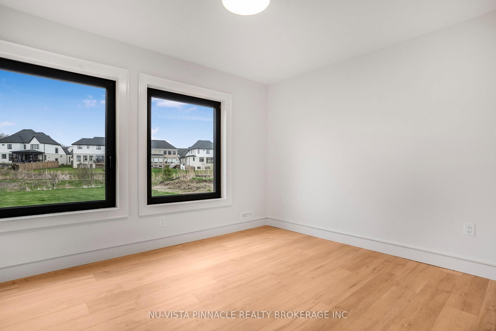 4108 Fallingbrook Road • London South, ON photo 37