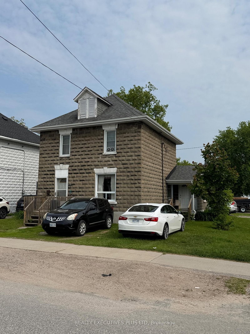 home for sale on 907 Fraser Street