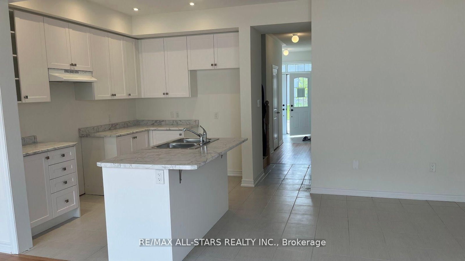 703 Potawatomi Crescent - Photo 3