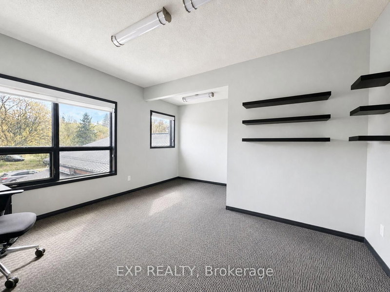 111 Sherwood Dr photo 2