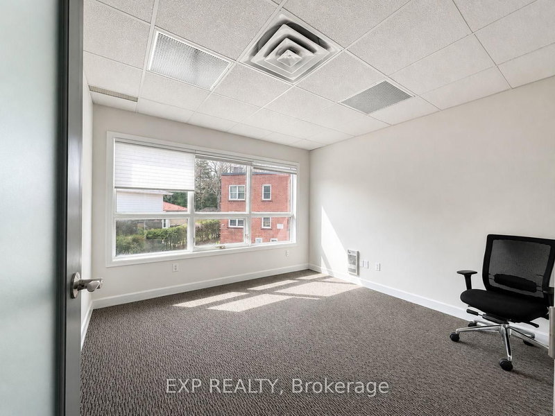 111 Sherwood Dr photo 2