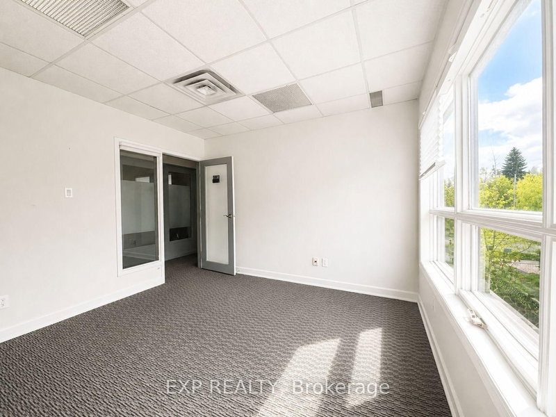 111 Sherwood Dr photo 3