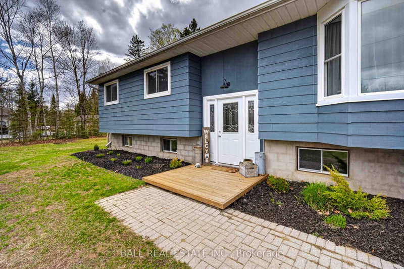 47 Denison Dr photo 4