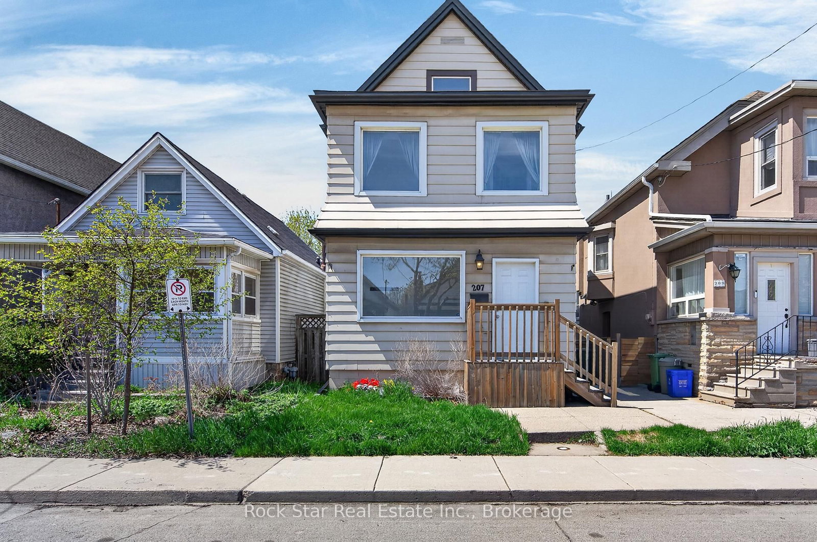 Detached House for sale at 207 Rosslyn Avenue, Hamilton, Ontario, L8L 7P8 - Crown Point - MLS: X13103974