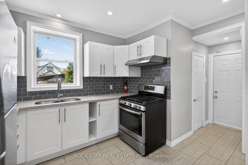 207 Rosslyn Ave, Hamilton — 17