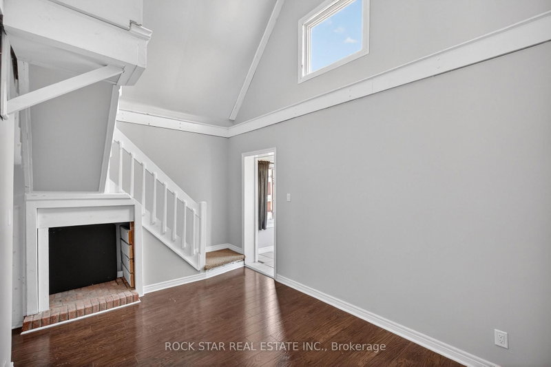 207 Rosslyn Ave, Hamilton — 30