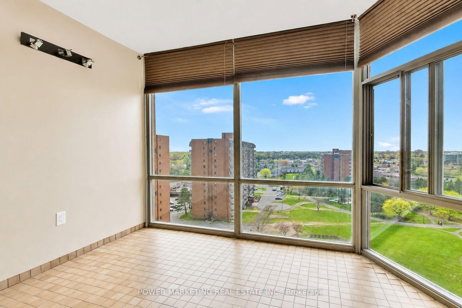 2759 CAROUSEL Crescent, Unit 1206 - Photo 31