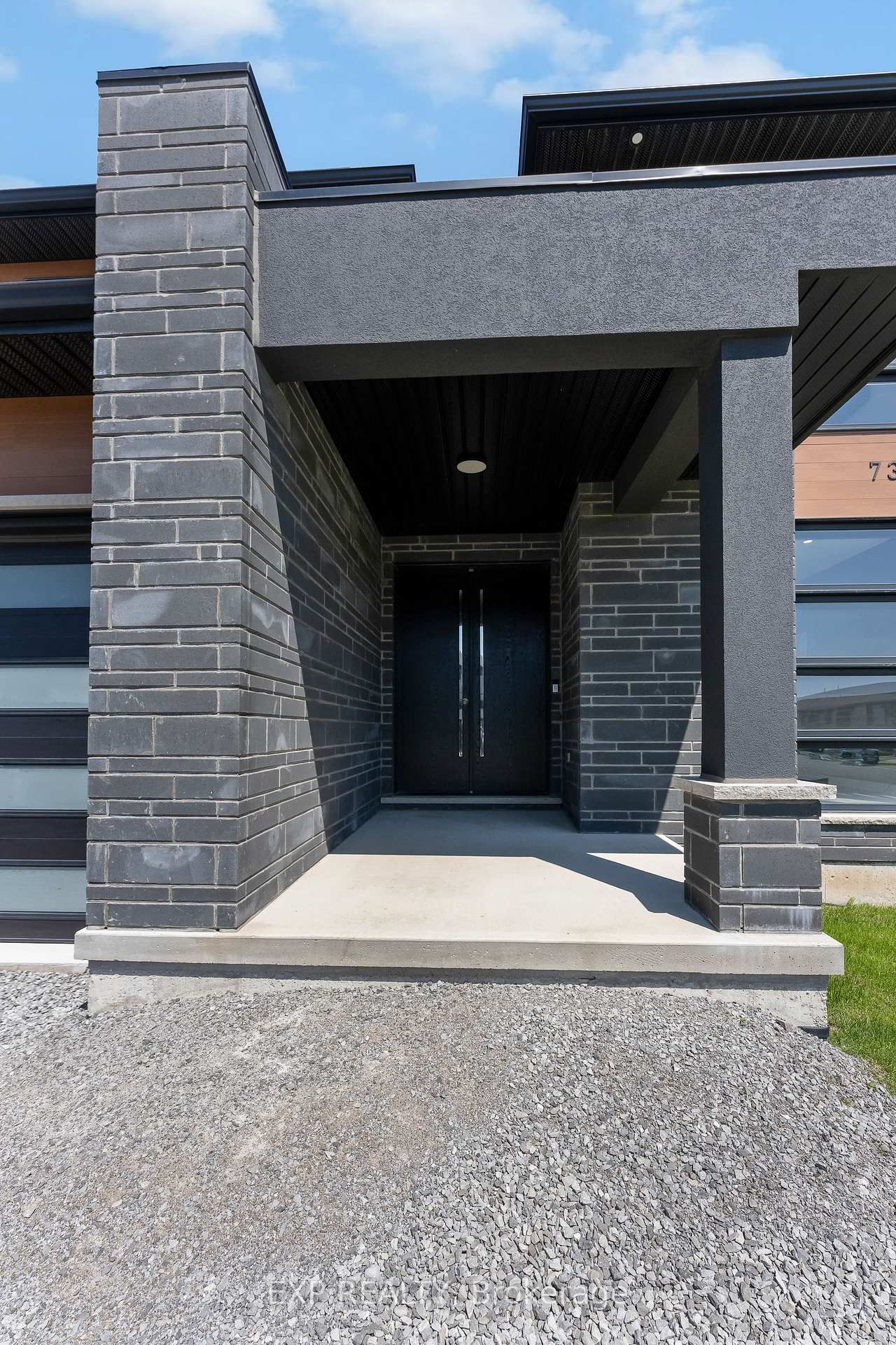 7365 Jonathan Drive • Niagara Falls, ON photo 4