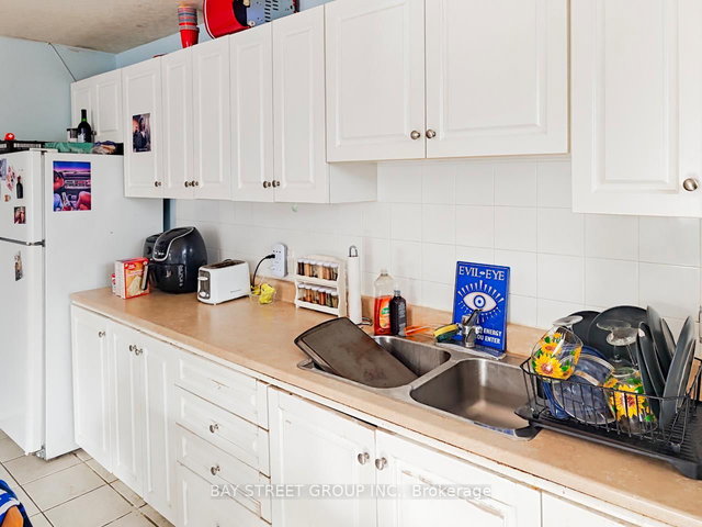 Upper floor - 38 Noecker Street