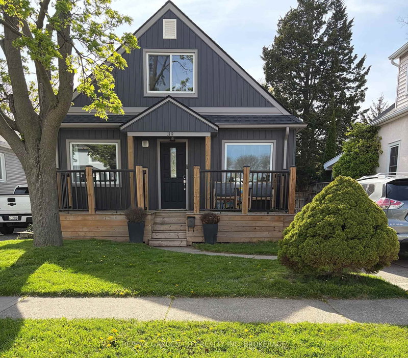 home for lease on 39 Margery Avenue S
