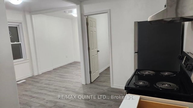 2 - 27 Dundas Street E