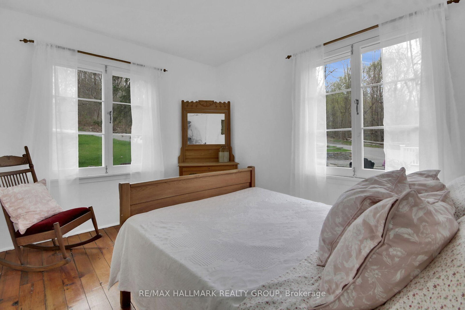 350 Berry Side Road • Ottawa, ON photo 37