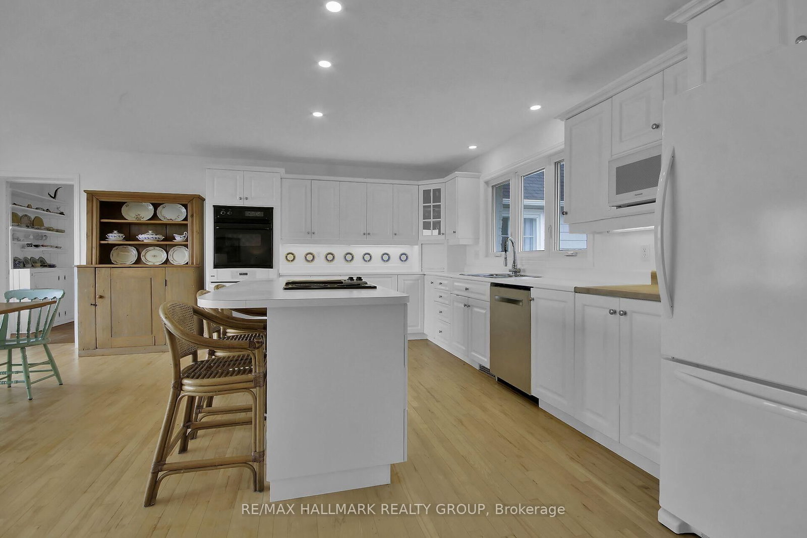 350 Berry Side Road • Ottawa, ON photo 9