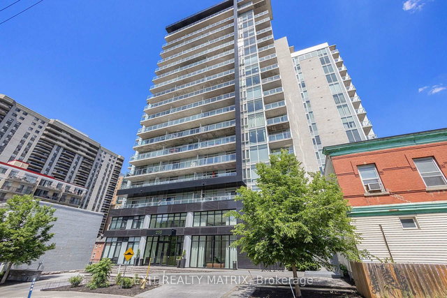 405 - 255 Bay Street