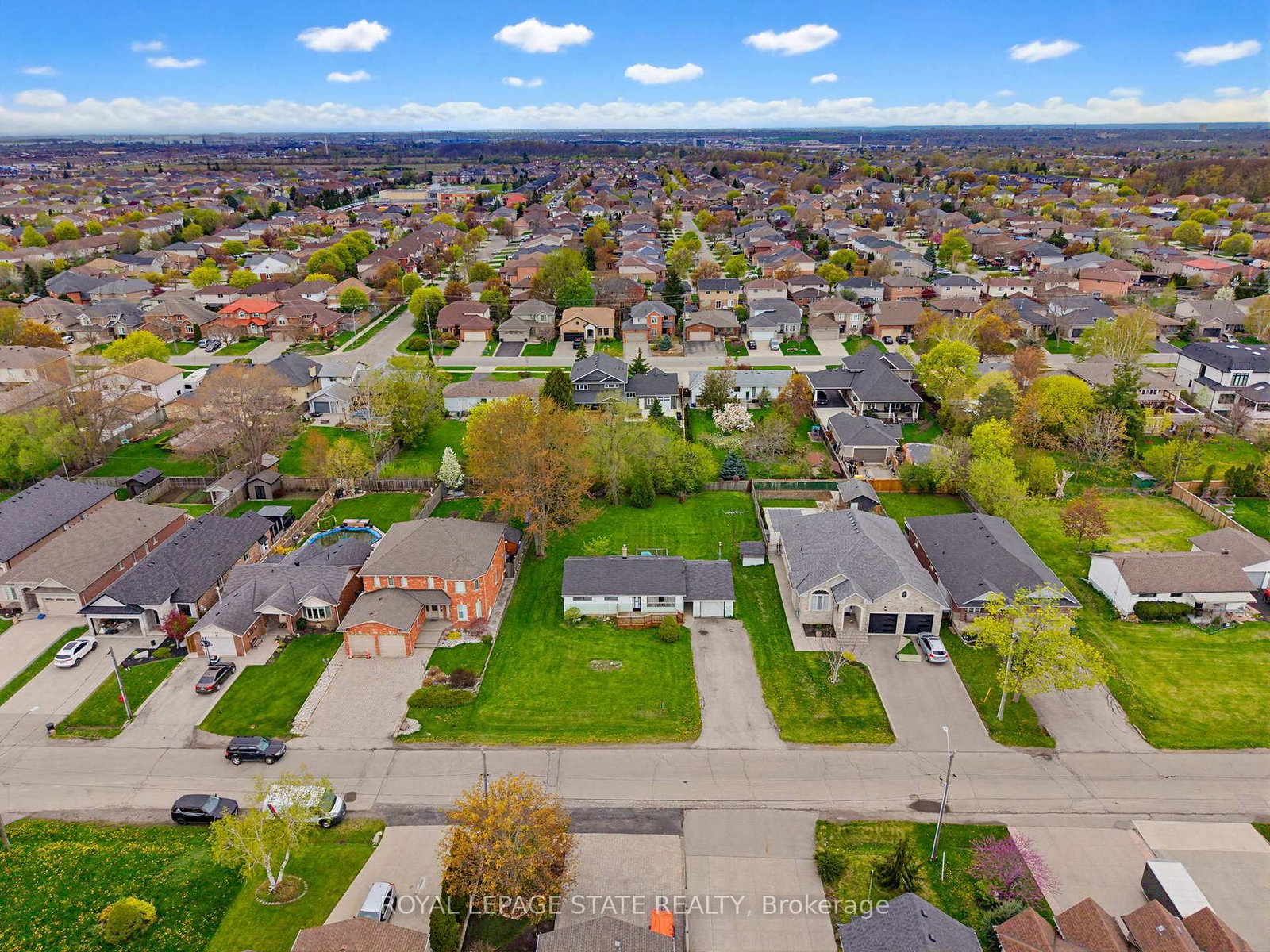 29 Leckie Avenue • Hamilton, ON photo 1