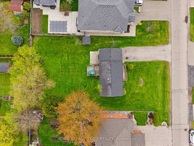 29 Leckie Avenue • Hamilton, ON photo 2