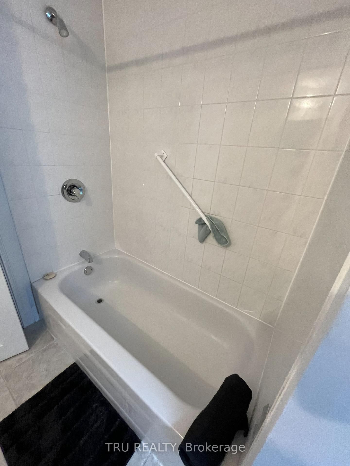 3-384 Blake Blvd, Ottawa, view 5