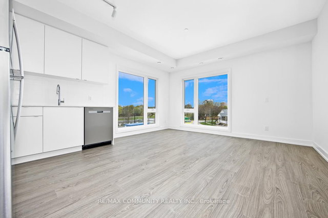 303A - 16 Melbourne Avenue