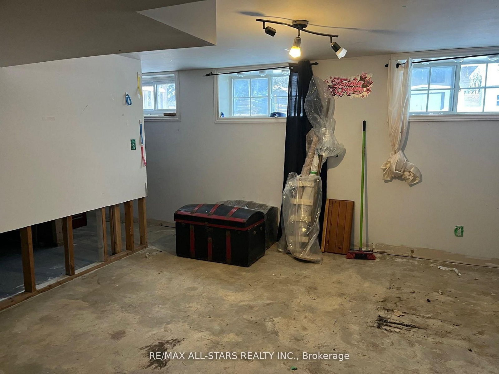 27 Margaret Street • Port Hope, ON photo 3