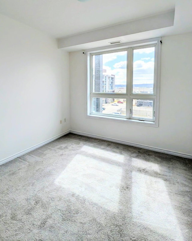 435 - 125 Shoreview Place