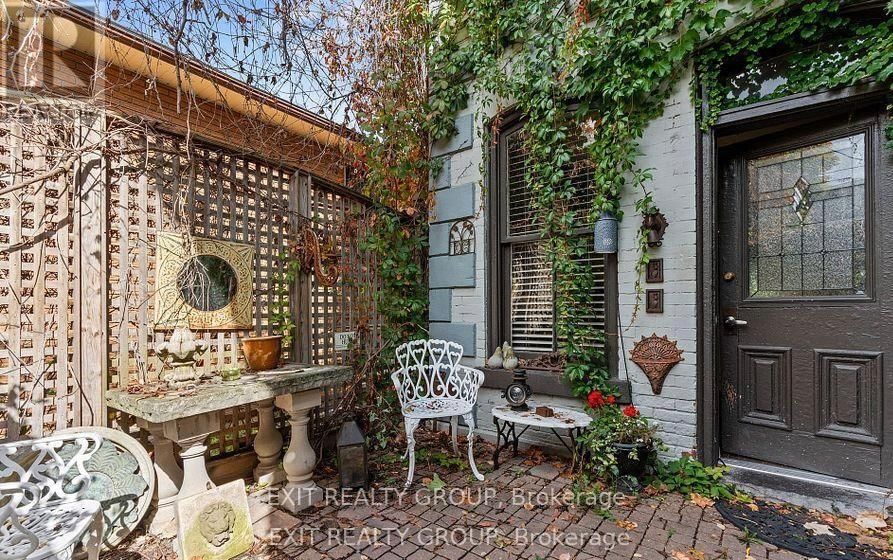 11 Isabel Street • Belleville, ON photo 4