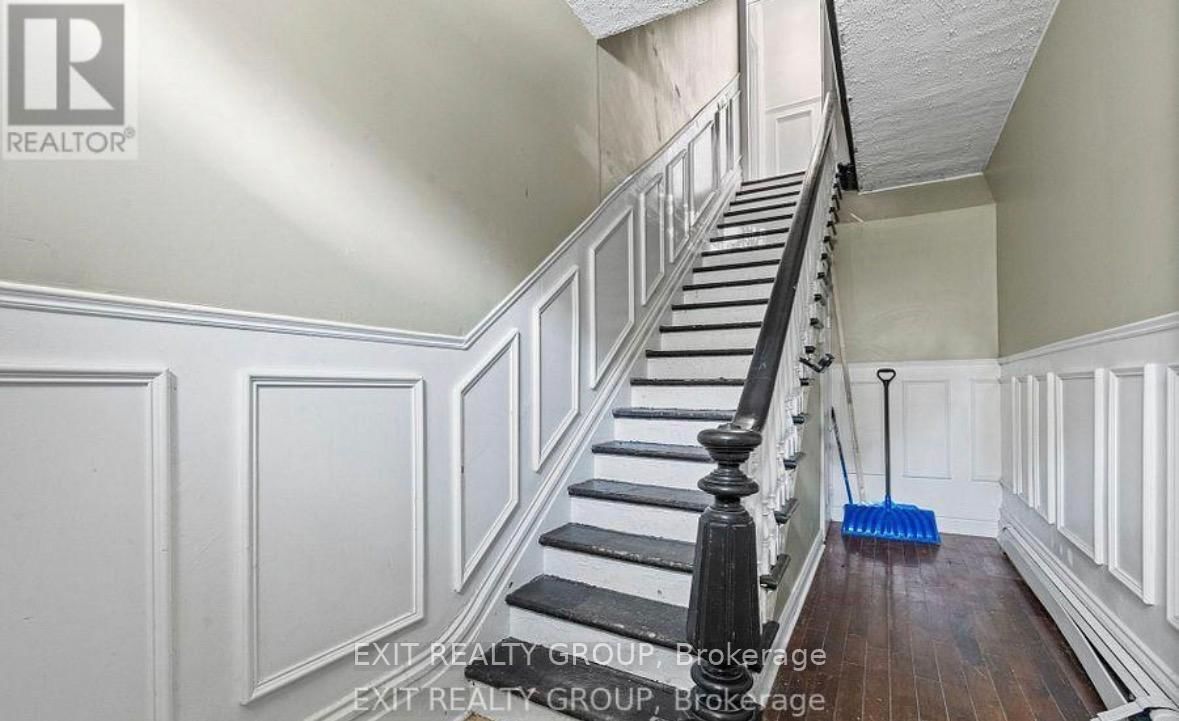 11 Isabel Street • Belleville, ON photo 5